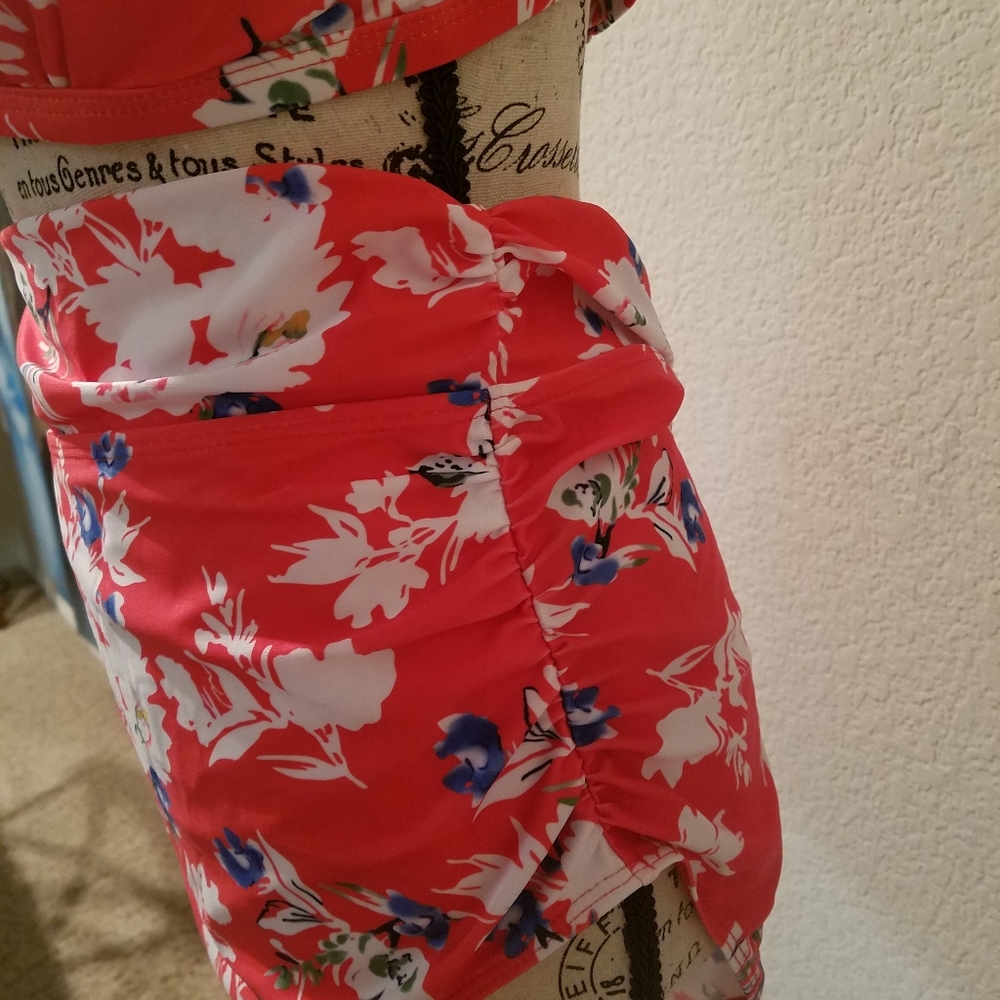 Bathing suit - Picture 2 of 4